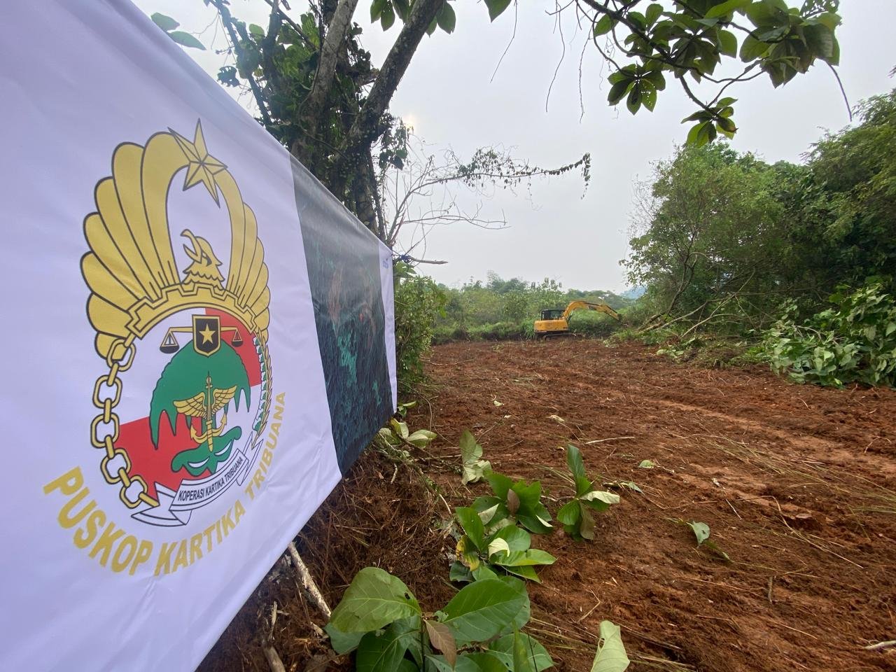 Coopmura dan Koperasi Kartika Tribuana Land Clearing Lahan Peternakan Ayam Cibungbulang